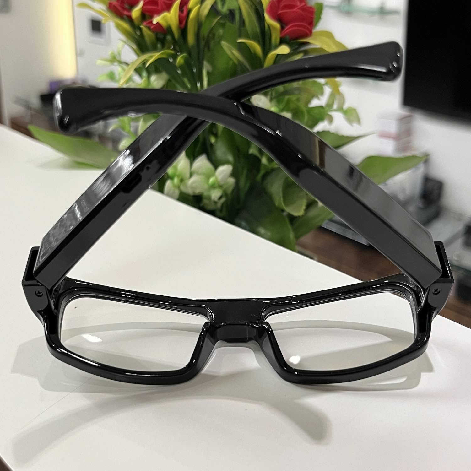 Hidden Audio Video Recorder in Spy Eye Glass Hidden Audio Video Recorder in Spy Eye Glass